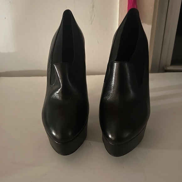 Strutting Shoes - Picture 5 of 5